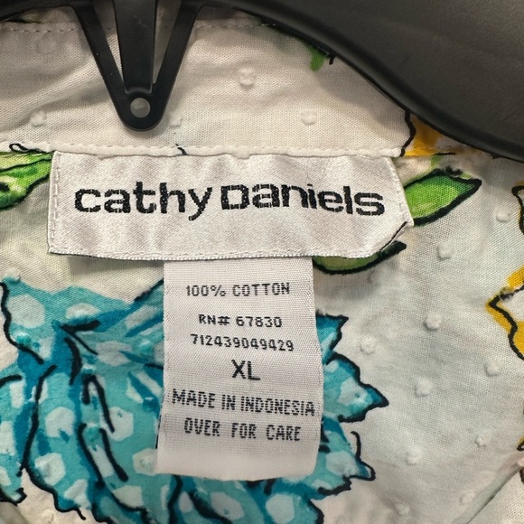 Cathy Daniels Women’s Floral Button Blouse XL 100% Cotton Textured Dot White Top - Picture 7 of 7